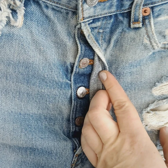 Levi Strauss Ripped Straight Leg Jeans Light Wash Denim Distressed Grunge Punk - Picture 8 of 12